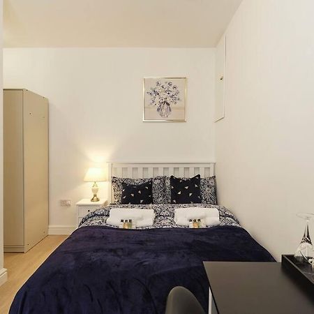 Rofennie Suite -Luxury Ensuite Room! Maidstone Dış mekan fotoğraf