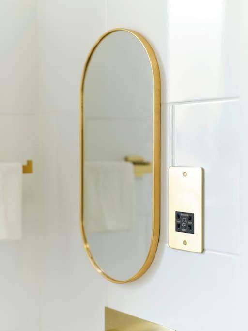 Rofennie Suite -Luxury Ensuite Room! Maidstone Dış mekan fotoğraf