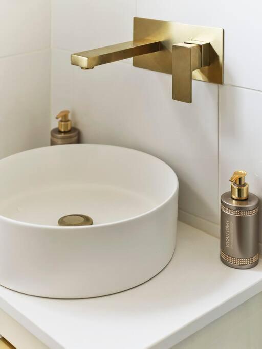 Rofennie Suite -Luxury Ensuite Room! Maidstone Dış mekan fotoğraf