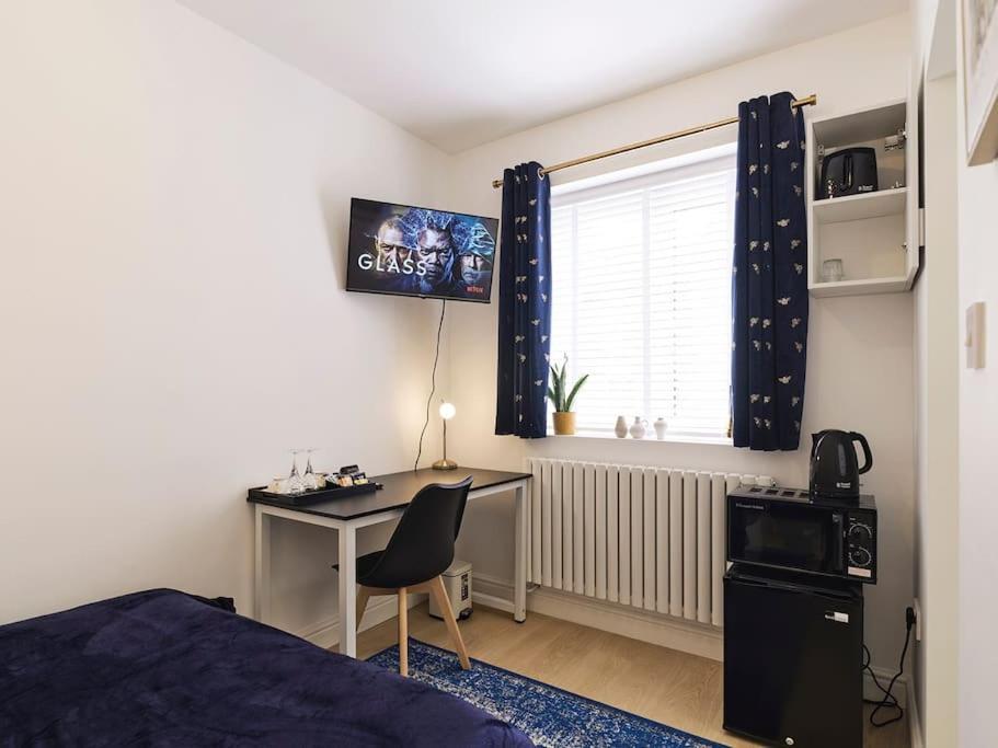 Rofennie Suite -Luxury Ensuite Room! Maidstone Dış mekan fotoğraf