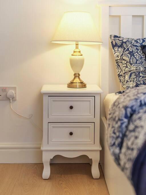 Rofennie Suite -Luxury Ensuite Room! Maidstone Dış mekan fotoğraf