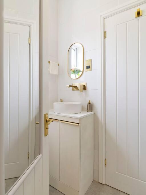 Rofennie Suite -Luxury Ensuite Room! Maidstone Dış mekan fotoğraf