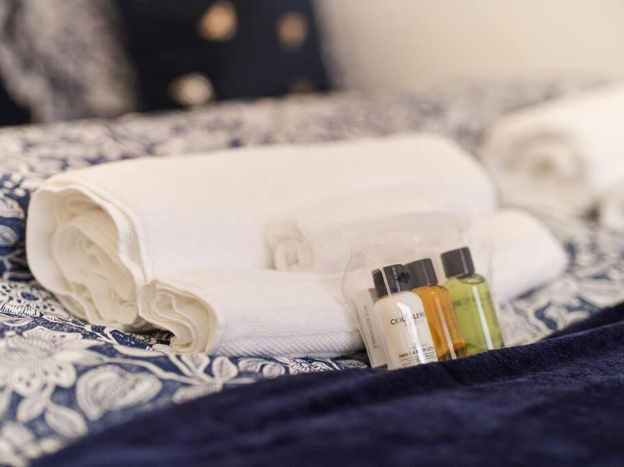 Rofennie Suite -Luxury Ensuite Room! Maidstone Dış mekan fotoğraf
