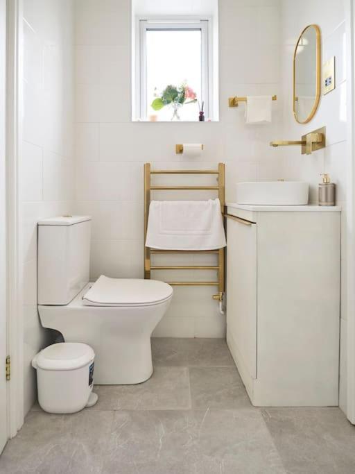 Rofennie Suite -Luxury Ensuite Room! Maidstone Dış mekan fotoğraf