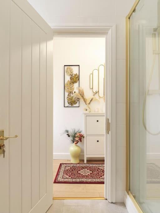 Rofennie Suite -Luxury Ensuite Room! Maidstone Dış mekan fotoğraf